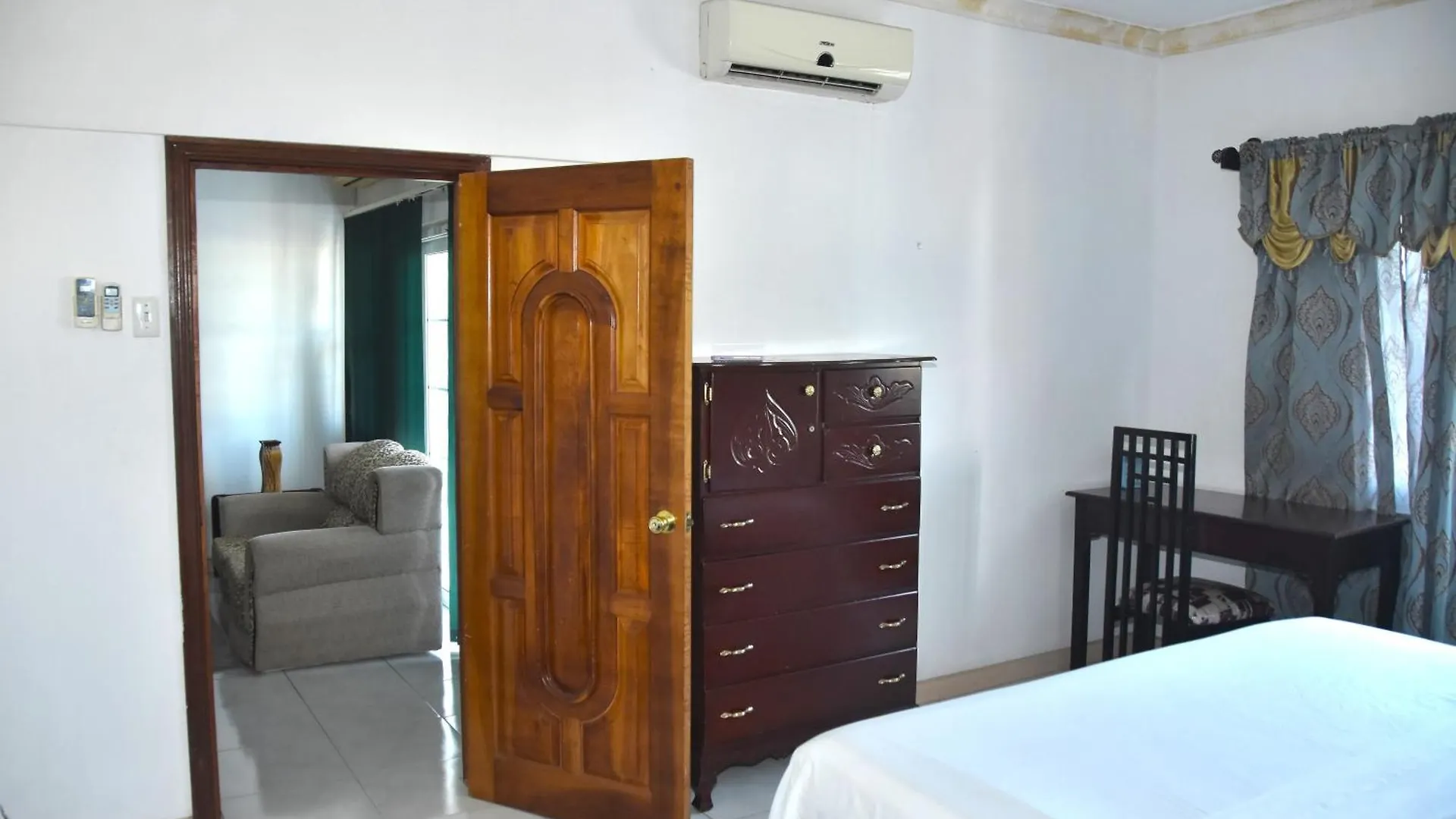 Embassy Royale Apartment Kingston