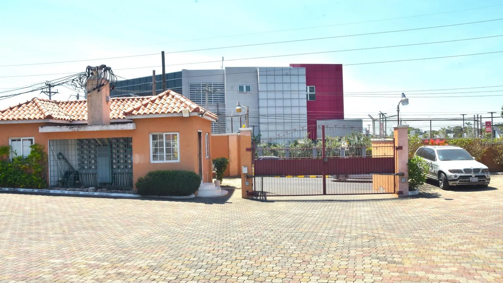 Embassy Royale Apartment Kingston