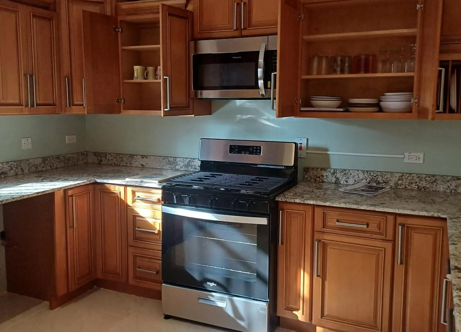 Embassy Royale Apartment Kingston 0*,